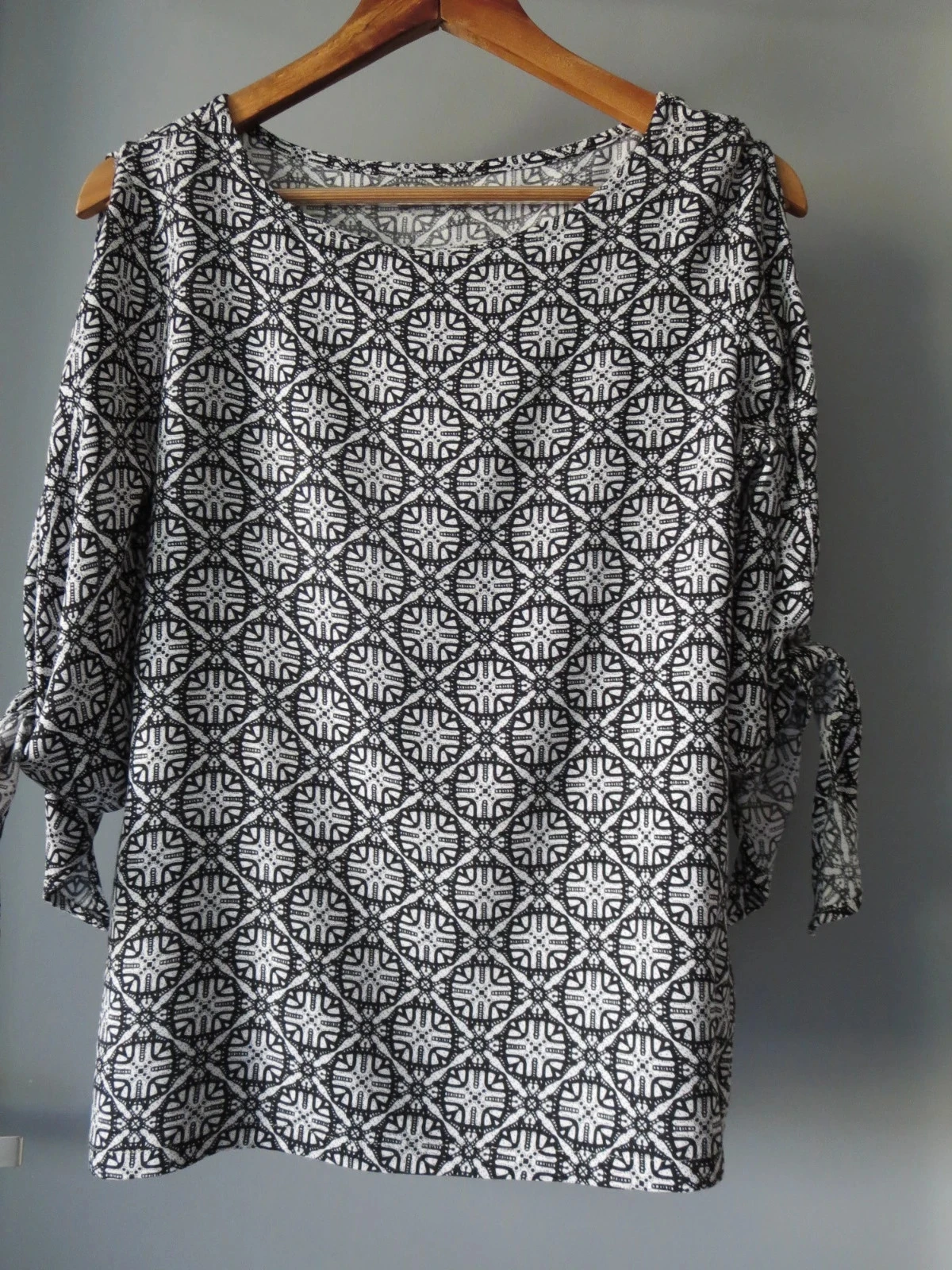 Blouse chic noire et blanche Liz Devy – Taille S 36 – Excellent état – photo 6